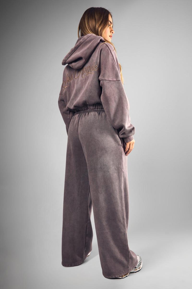 Маленька промита широка нога