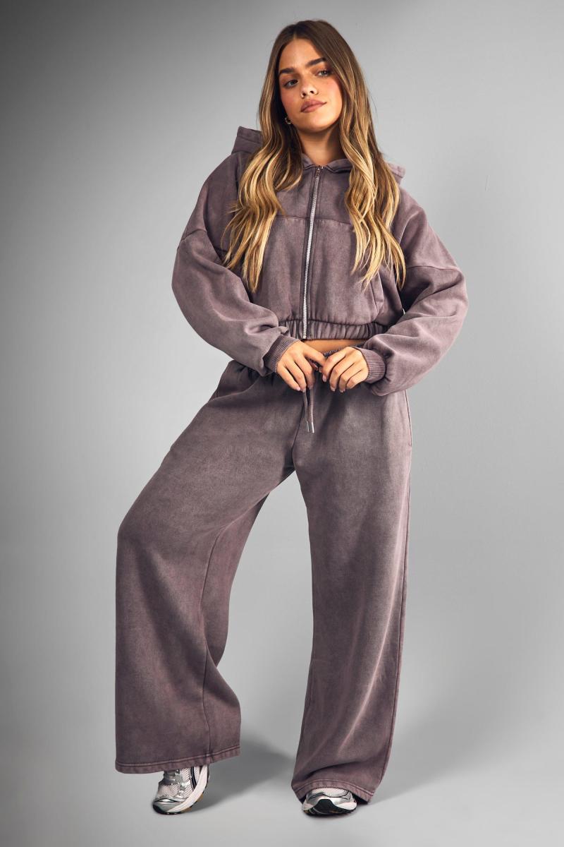 Маленька промита широка нога