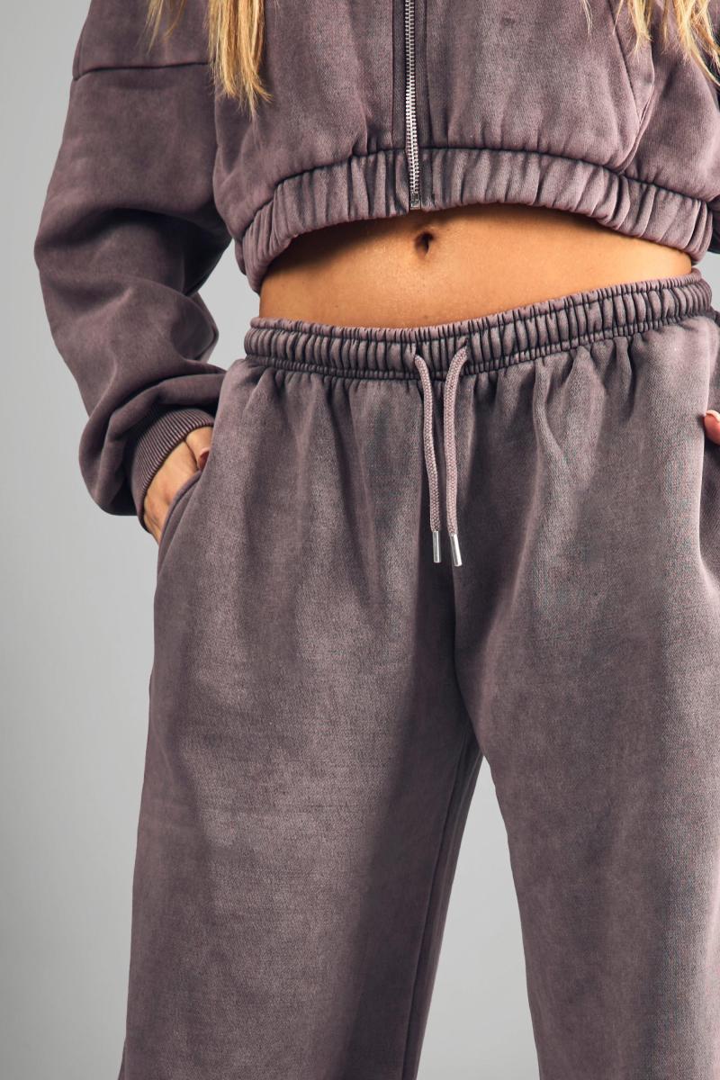 Маленька промита широка нога