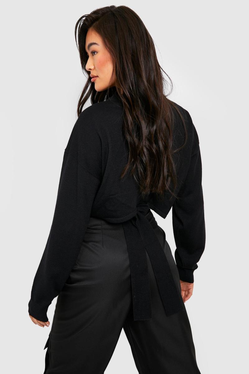 Чорний джемпер із краваткою