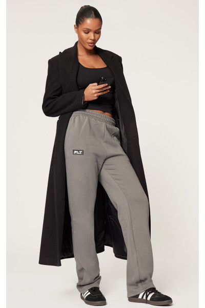 Прямі кросівки PRETTYLITTLETHING темно-сірі з логотипом Прямі кросівки PRETTYLITTLETHING темно-сірі з логотипом