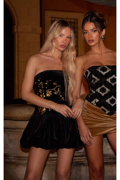 Чорна оксамитова сукня-пуфбол із вишивкою Чорна оксамитова сукня-пуфбол із вишивкою