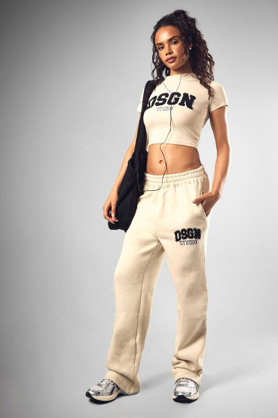 Великі джоггери Dsgn Studio Sports Bubble Slogan Cuffed Великі джоггери Dsgn Studio Sports Bubble Slogan Cuffed