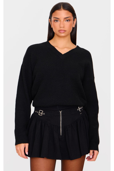 Чорний м'який трикотажний джемпер з V-подібним вирізом