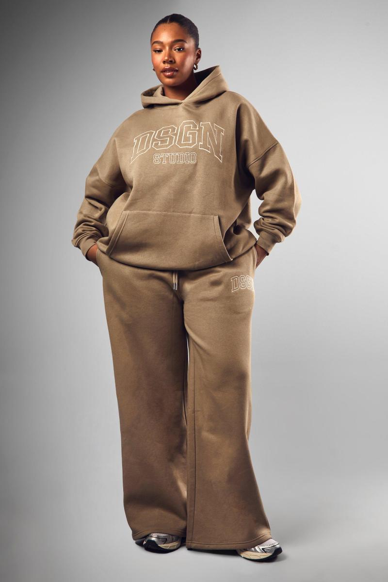 Плюс DSGN Studio Applique Jogger