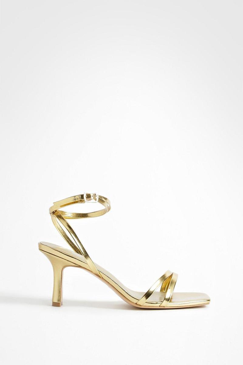 Широкі прилягають подвійний ремінь з плоскими босоніжками