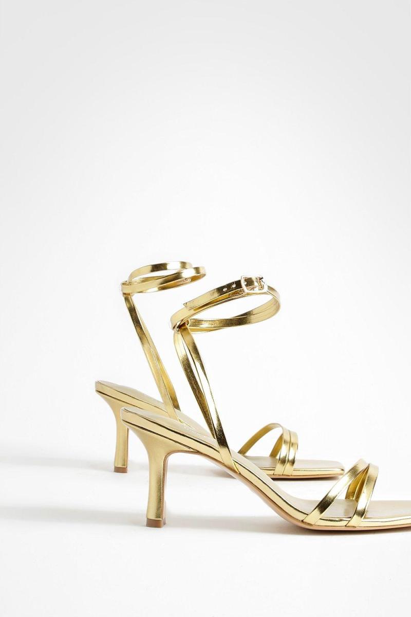 Широкі прилягають подвійний ремінь з плоскими босоніжками