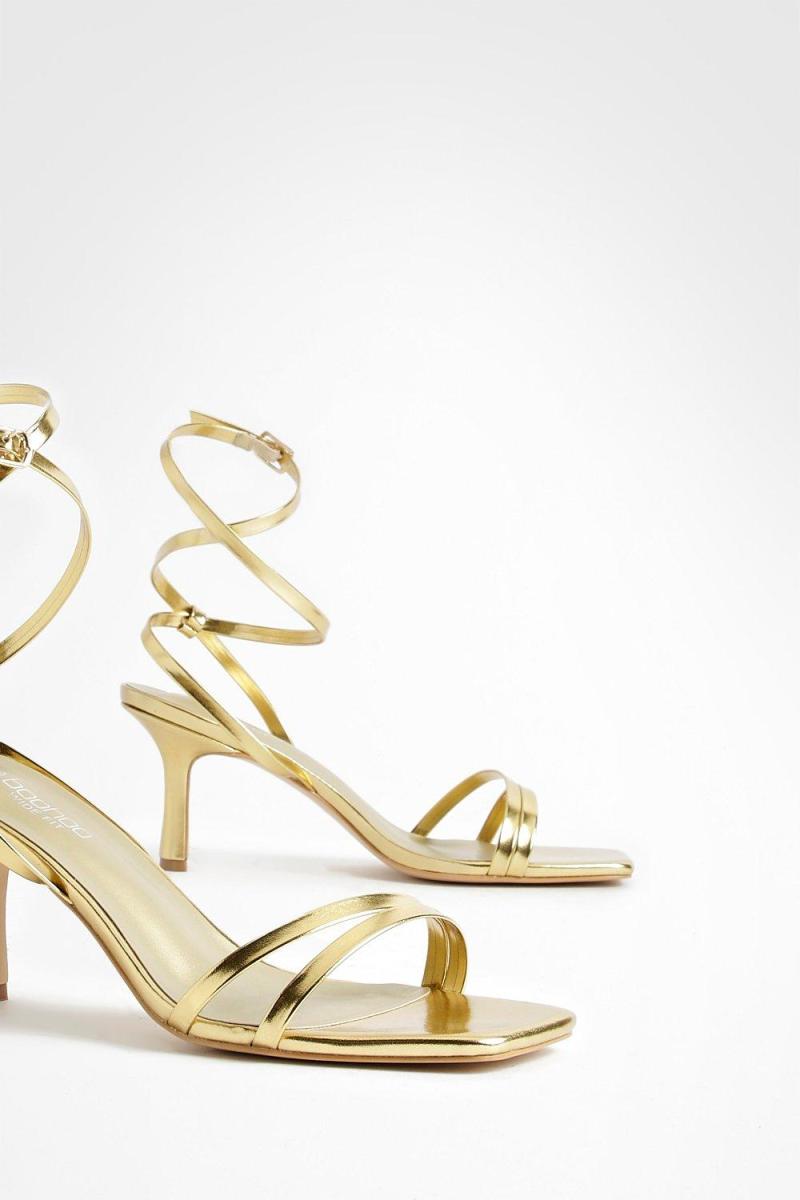 Широкі прилягають подвійний ремінь з плоскими босоніжками