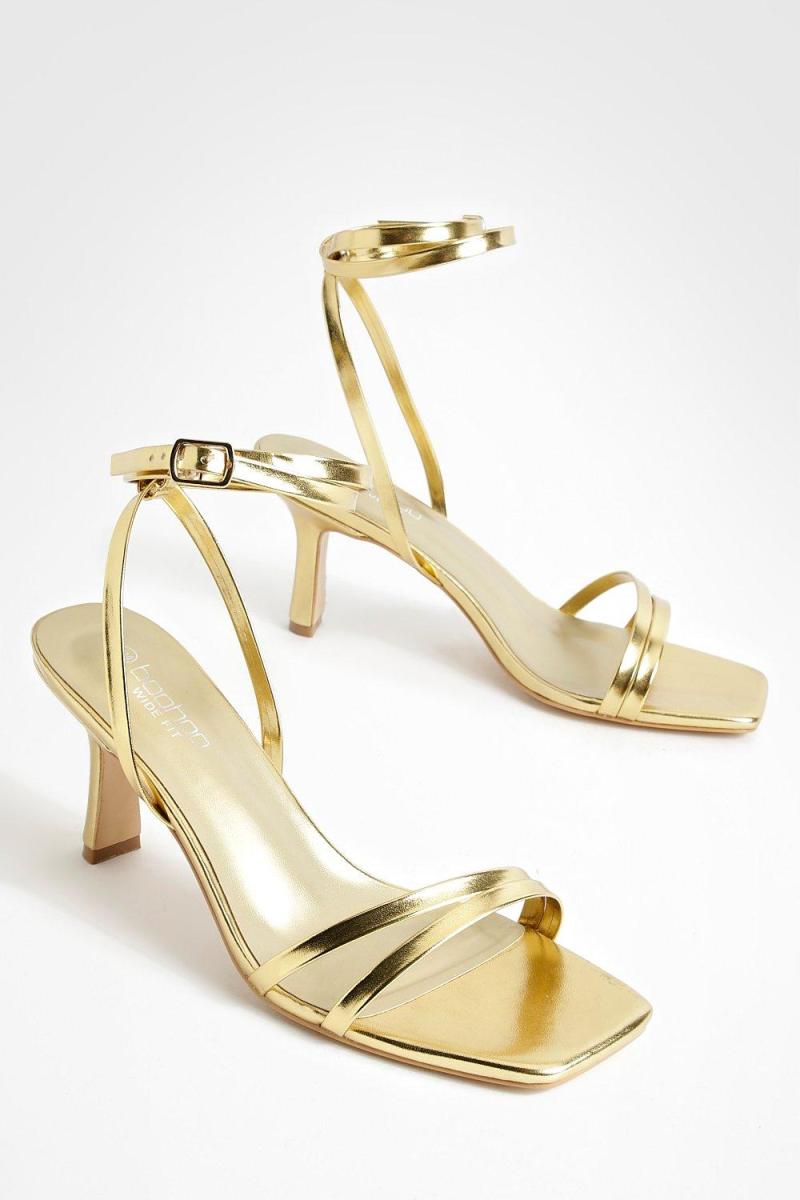 Широкі прилягають подвійний ремінь з плоскими босоніжками