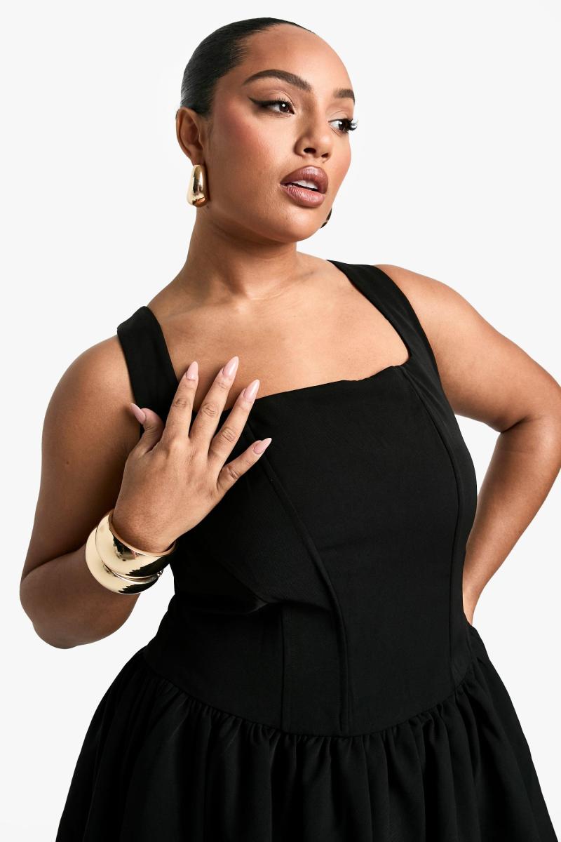 Плюс квадратна шия плісерована сукня для фігуриста