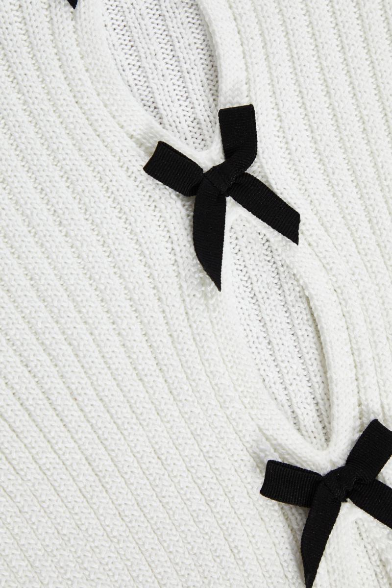 Біля білого лука передній обрізаний перемичка