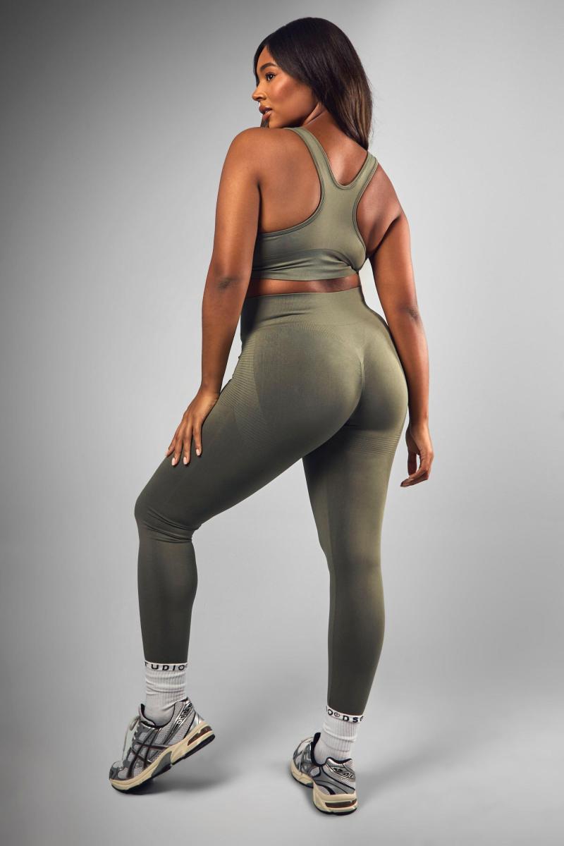 Плюс преміум -скульптура безшовної суглоби