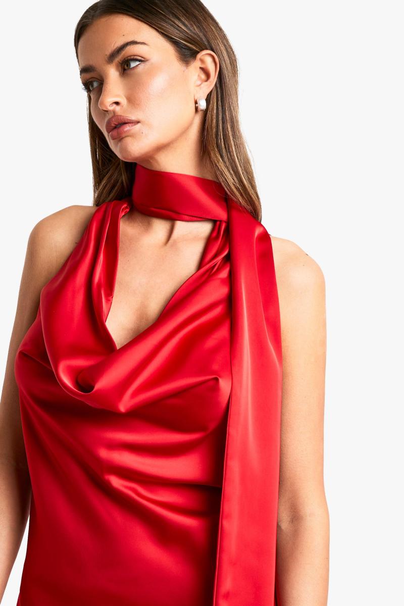 Сукня атласа Halterneck Maxi