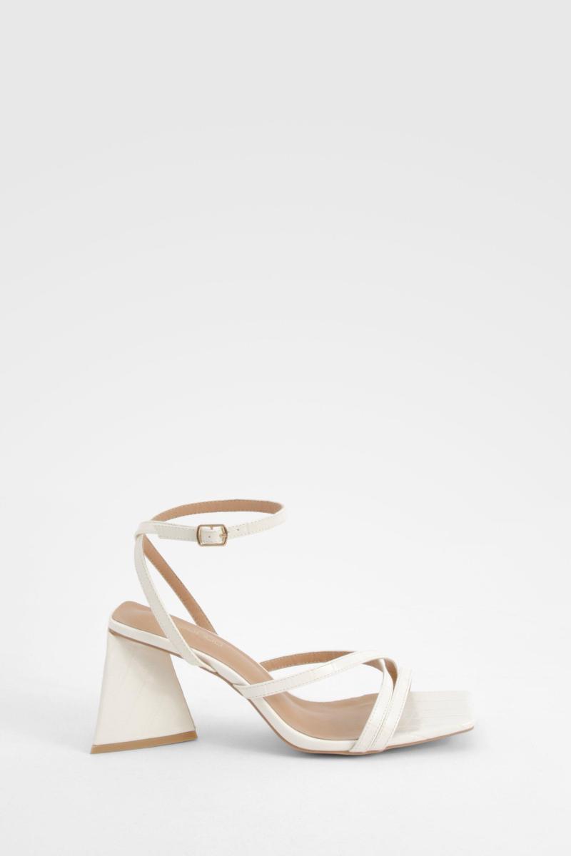 Широко підготувавшись на підборах кросовер -бососмислі