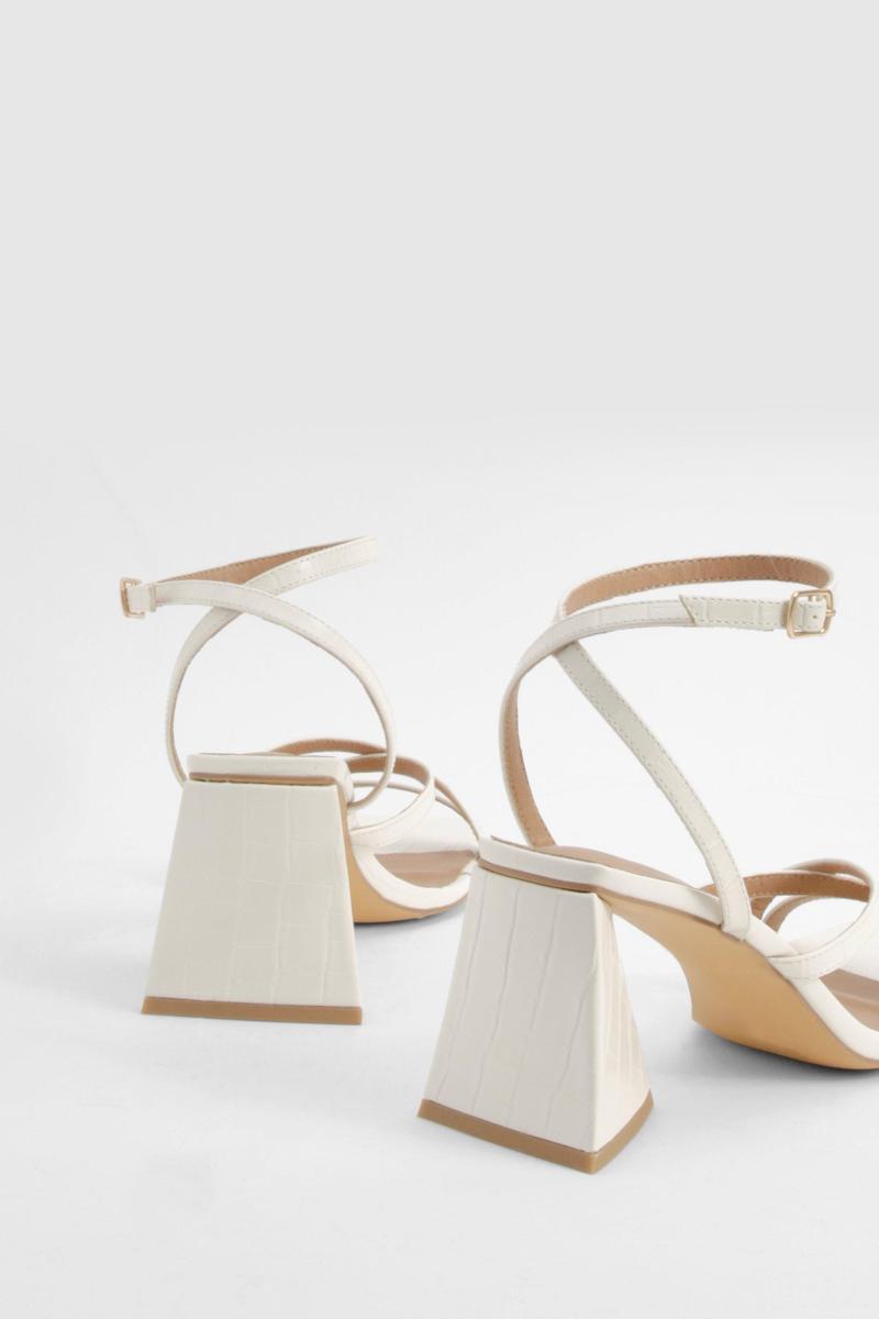 Широко підготувавшись на підборах кросовер -бососмислі