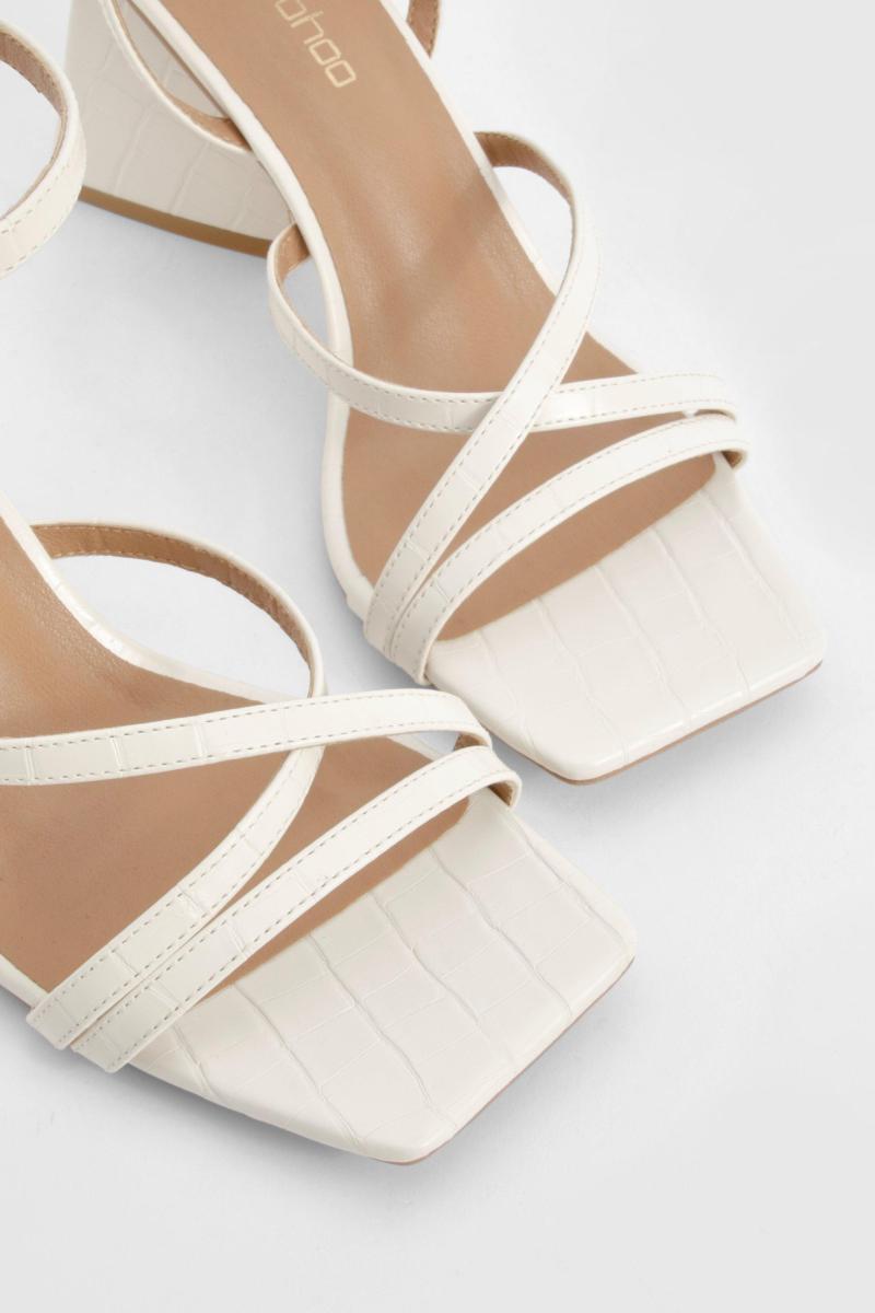 Широко підготувавшись на підборах кросовер -бососмислі