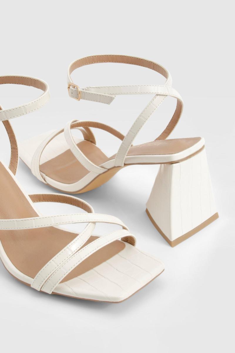 Широко підготувавшись на підборах кросовер -бососмислі