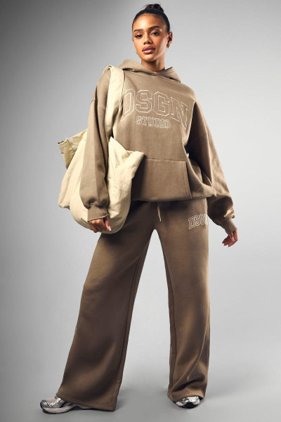 DSGN Collegiate Вишита пряма нога Джоггер DSGN Collegiate Вишита пряма нога Джоггер