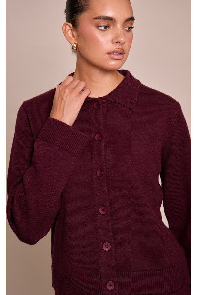 Кнопка шоколадної сливи через комір