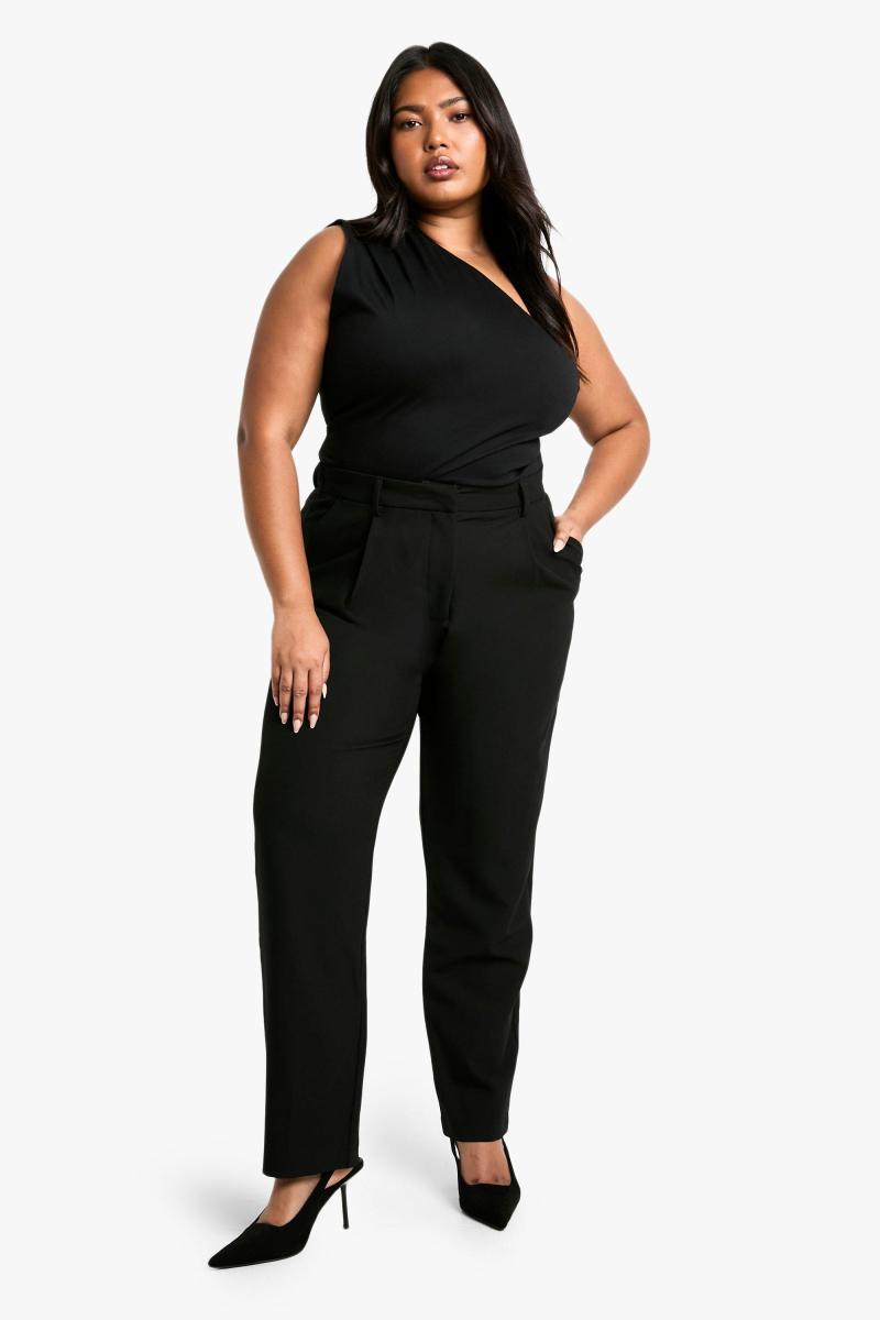 Плюс стрункі ноги з позначеним брюком