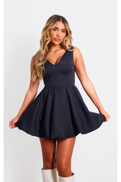 Чорна плетена міні-сукня з V-подібним вирізом Чорна плетена міні-сукня з V-подібним вирізом