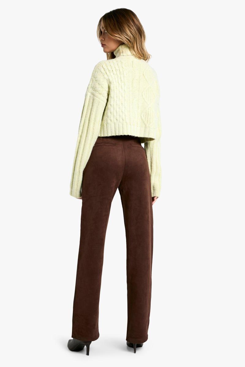 Замша виглядати прямими штанами ноги