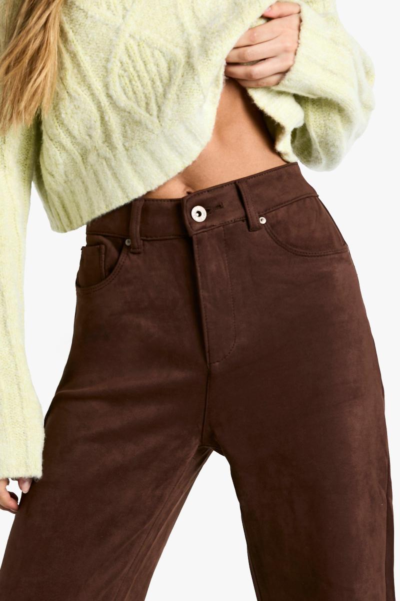 Замша виглядати прямими штанами ноги