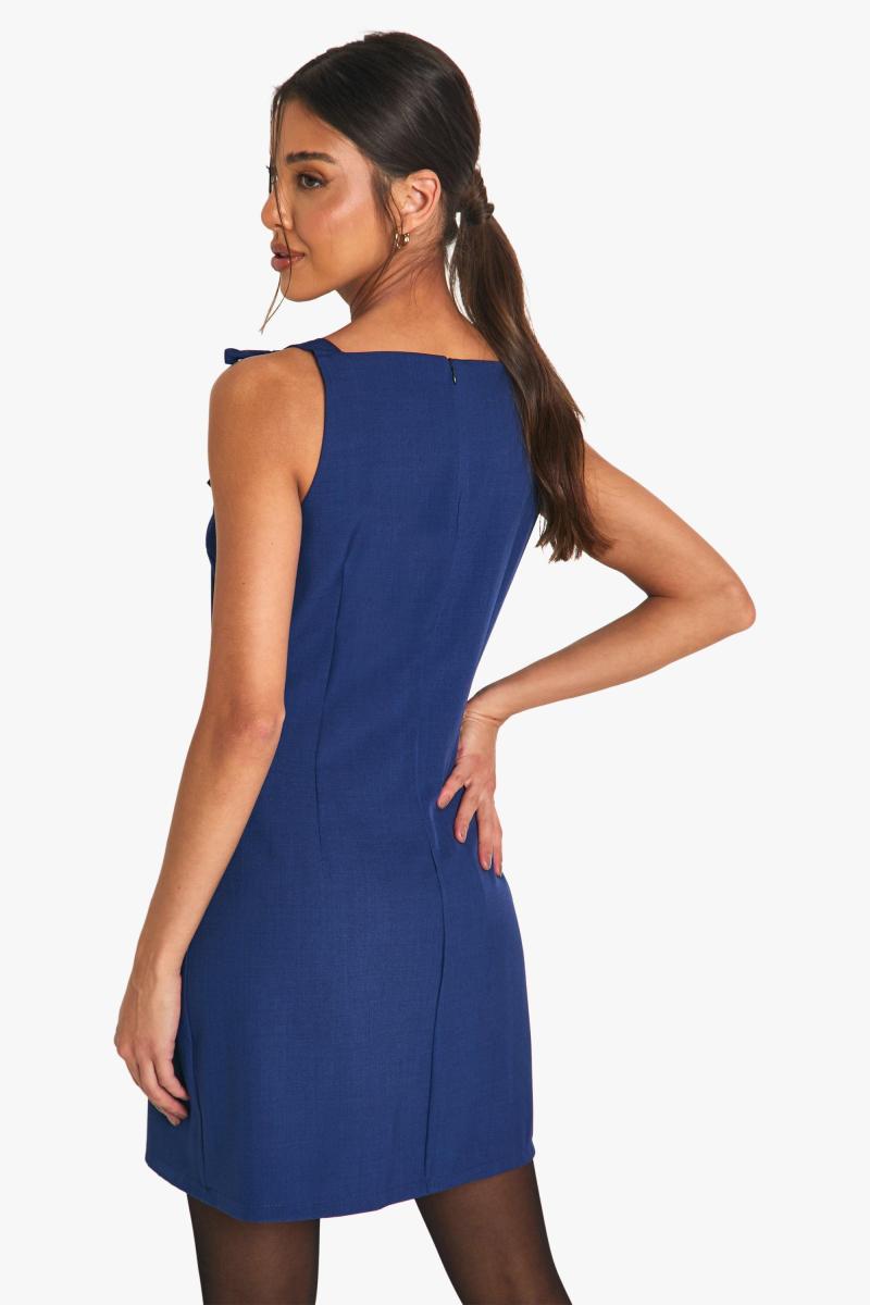 Міні -сукня з калькуляцією на плечі