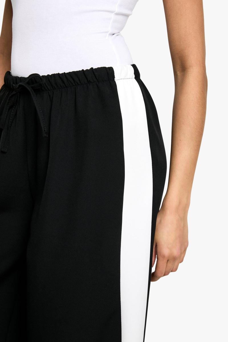 Брюка з бічною смужкою