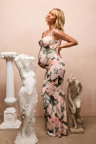 Емілі Шак материнство Слінкі квітковий принт Каула Шия Низька спинка Максі Сукня Емілі Шак материнство Слінкі квітковий принт Каула Шия Низька спинка Максі Сукня