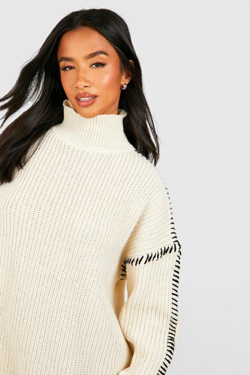 Маленька сукня-джемпер з контрастними швами