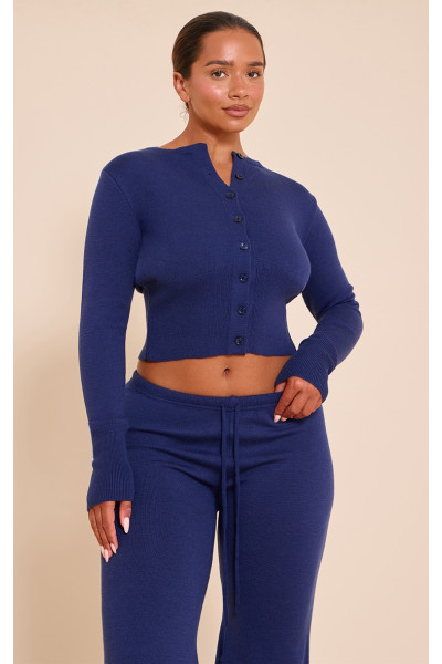 Форма темно -трикотного кнопки переднього широкого реберного кардигану