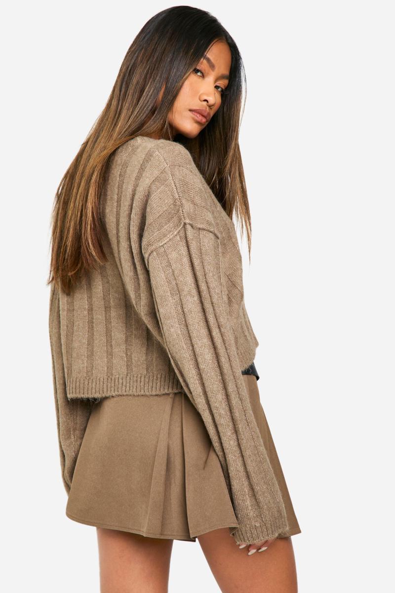 М’який широкий джемпер з оголеними швами