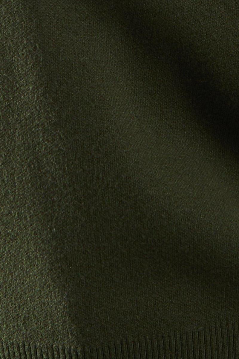 В'язаний комір на комірці на блискавці вгору