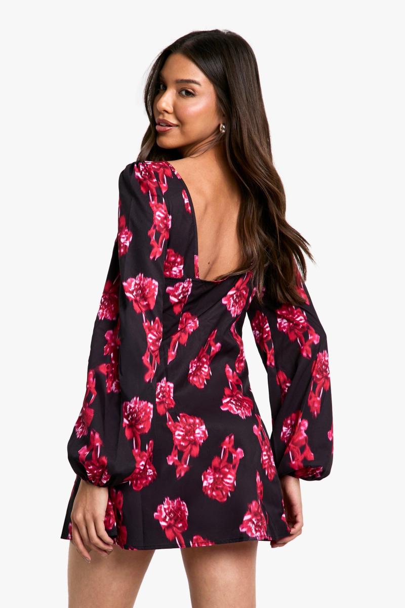 Розмиття квіткової міні -сукні