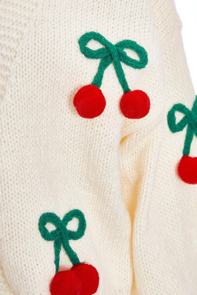 Від білого в’язаного вишневого кардигану