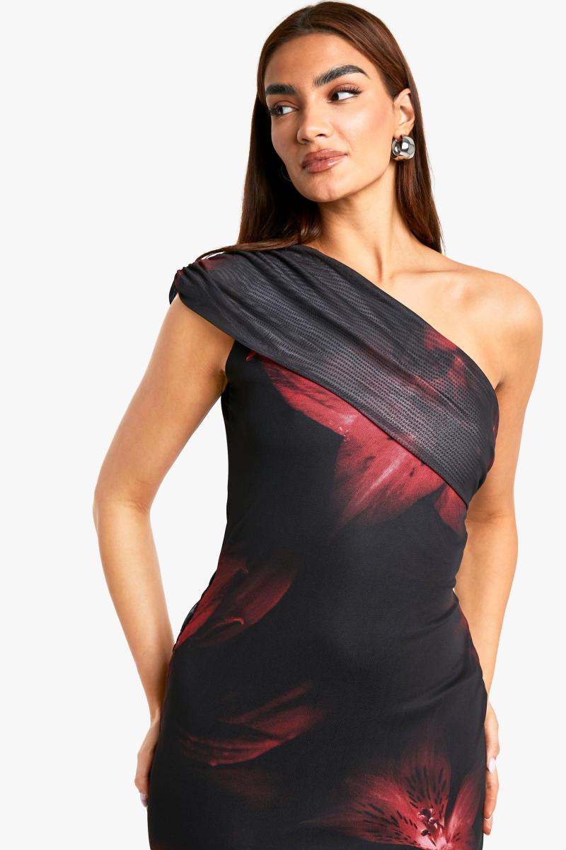 Складіть на одне плече квіткове сітчасте плаття максі